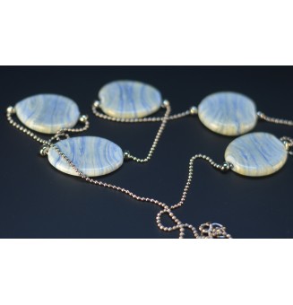 Collier Perles bleu tye and die clair  – Élégance Texturée & Lumière Douce