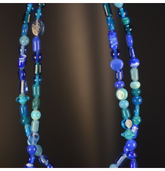 Sautoir d’Exception – Nuances de Bleu – 123 Perles de Verre Filé – Pièce Unique
