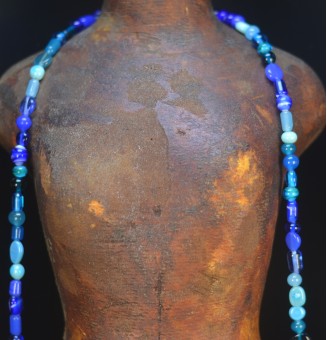 Sautoir d’Exception – Nuances de Bleu – 123 Perles de Verre Filé – Pièce Unique