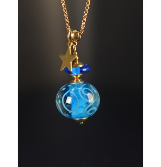 Collier long TURQUOISE  en verre filé – Pureté & arabesques délicates