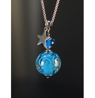 Collier long TURQUOISE  en verre filé – Pureté & arabesques délicates