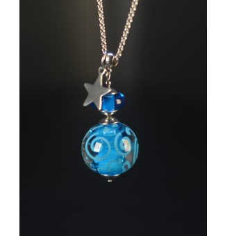 Collier long TURQUOISE  en verre filé – Pureté & arabesques délicates