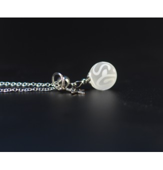 Collier court  blanc mate  – Perle de verre artisanale 1,2 cm - acier inoxydable
