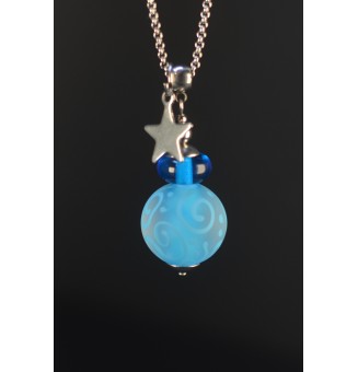 Collier Long Perle Dépolie TURQUOISE à Arabesques – Verre Filé Artisanale – Acier Inoxydable – 75 cm