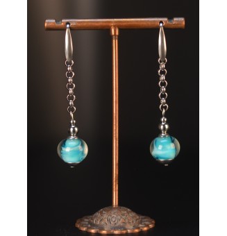Boucles d’Oreilles Bleu Mer en Verre Filé – Chaîne Acier Inoxydable – 6 cm