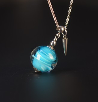 Collier Long Bleu Mer en Verre Filé – Perle 2,15 cm – Acier Inoxydable – 72 cm