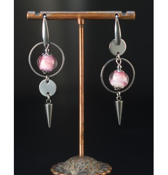 Boucles d’Oreilles Asymétriques rose – Verre Filé & Acier Inoxydable Argenté