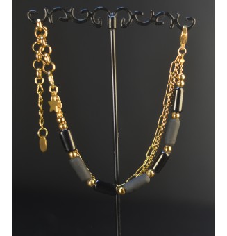 Bracelet multi-rangs doré – Perles de verre artisanales noires