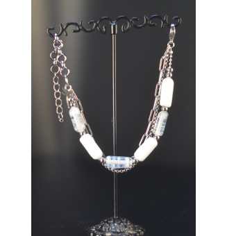 Bracelet multi-rangs argenté et perles de verre blanches artisanales