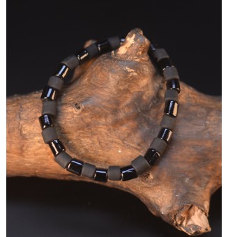 Bracelet élastique en perles de verre filé noires – Création artisanale uniqu