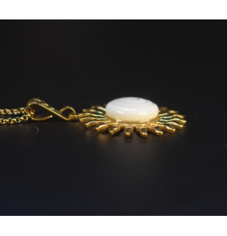 Collier Soleil – Verre Filé Blanc à Motifs Disques & Acier Inoxydable Doré
