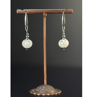 Boucles d’oreilles blanches...