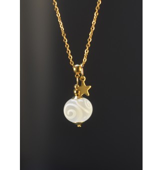 Collier court blanc mat à arabesques en verre filé – Acier inoxydable doré