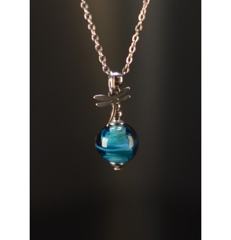 Collier court bleu pétrole...