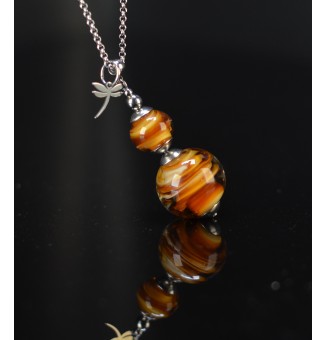collier ambré en verre