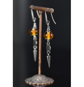 Boucles d'oreilles pendantes argentées avec perles en verre et ambre translucide – Bijou artisanal
