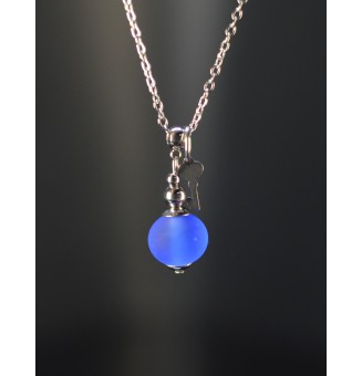 Collier court argenté avec...
