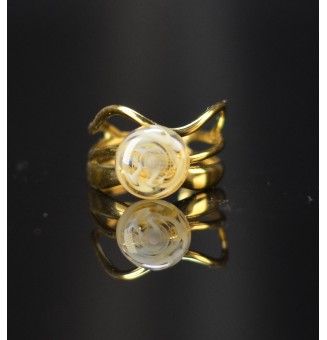 Bague triple dorée avec perle plate ivoire et transparente en verre filé
