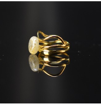 Bague triple dorée avec perle plate ivoire et transparente en verre filé
