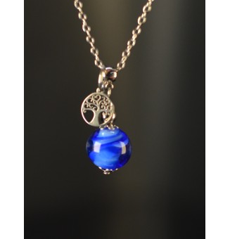Collier court argenté avec...