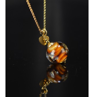 Collier long ambré avec feuille d’or et COEUR – Acier inoxydable doré
