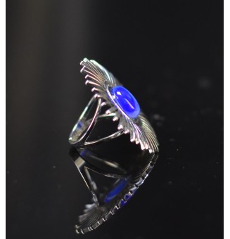 Bague Soleil argentée avec cabochon bleu intense en verre filé – Réglable