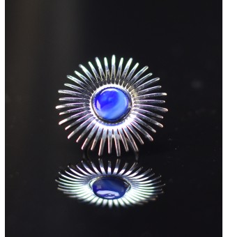 Bague Soleil argentée avec cabochon bleu intense en verre filé – Réglable