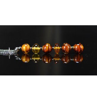 Collier long Éclat de Joie ambré – Perles en verre filé et libellule argentée