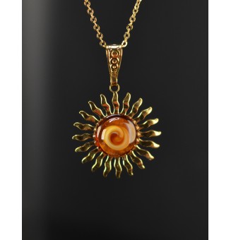 Collier Soleil doré avec cabochon ambré en verre filé – Acier inoxydable