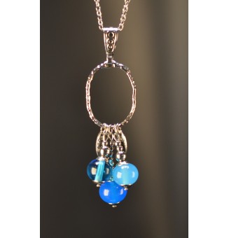 Collier long Trio Enchanté bleu – Trois perles en verre filé et acier inoxydable argenté