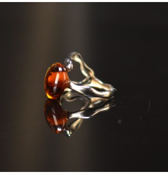 Bague réglable argentée avec cabochon en verre filé ambré – 1,3 cm