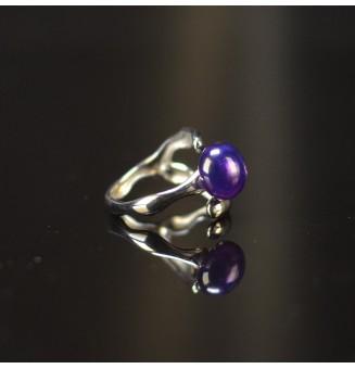 Bague réglable argentée avec cabochon violet profond en verre filé – 1,05 cm