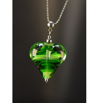 Collier gros cœur vert...