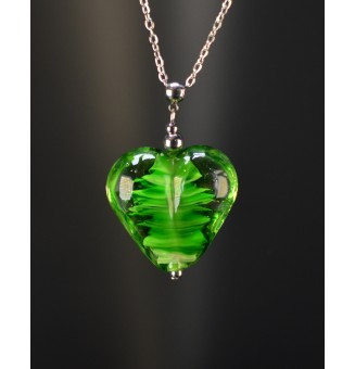 Collier gros cœur vert...