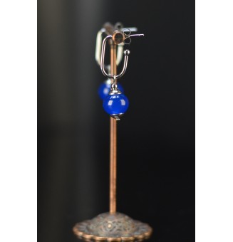 Boucles d’oreilles créoles rectangulaires argentées avec perles bleu soutenu en verre filé – Acier inoxydable