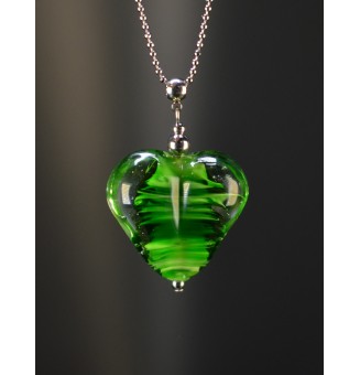 Collier gros cœur vert...