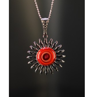 Collier Soleil argenté avec cabochon multicolore en verre filé – Acier inoxydable