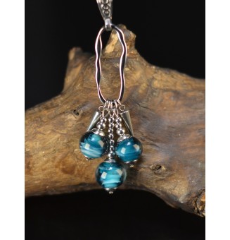 Collier long Trio Enchanté bleu pétrole – Anneau ovale argenté et perles en verre filé