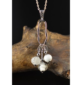 Collier long Trio Enchanté blanc – Trois perles en verre filé et anneau argenté