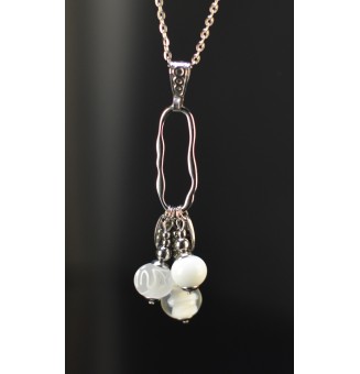 Collier long Trio Enchanté blanc – Trois perles en verre filé et anneau argenté