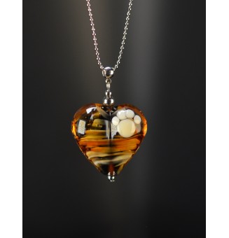 Collier « Toujours dans mon cœur » noir et caramel – Cœur en verre filé avec patte ivoire