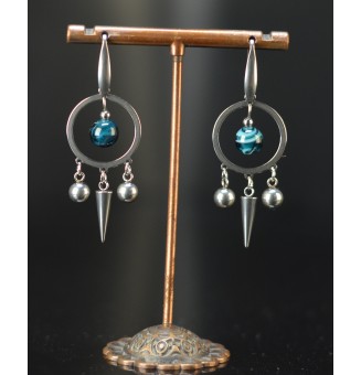 Boucles d'oreilles longues argentées avec anneau et perles bleu pétrole en verre filé – Acier inoxydable