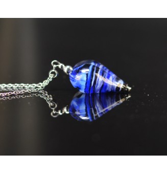 Collier gros cœur noir et bleu en verre filé – Chaîne 45 cm en acier inoxydable argenté