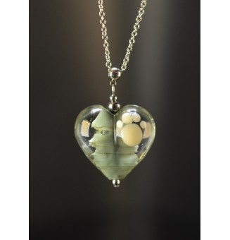 Collier « Toujours dans mon cœur » vert kaki – Cœur en verre filé avec patte ivoire