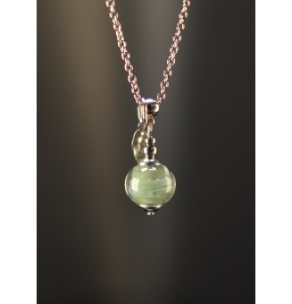 Collier court argenté avec...