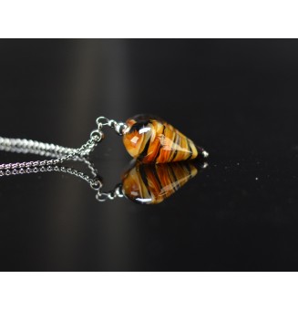 Collier court gros cœur noir et caramel en verre filé – Acier inoxydable argenté 45 cm