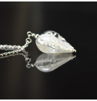Collier cœur blanc et transparent avec arabesques en verre filé – Chaîne 45 cm