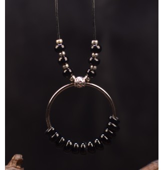 nouvelle collection *  sautoir perles de verre filé noir