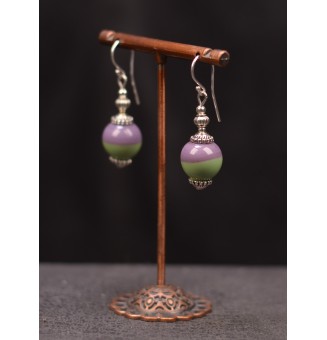 Boucles d'oreilles pendantes violet et vert perles de verre filé, crochets argent massif