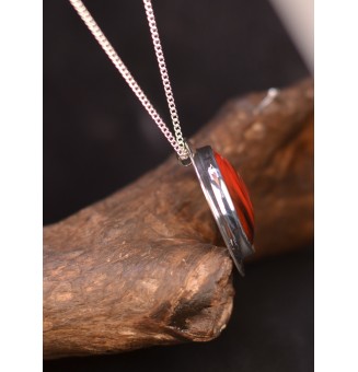 collier avec pendentif et gros cabochon de verre  45 cm